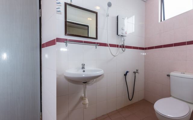 OYO 90893 Hotel 68 Kampung Lapan