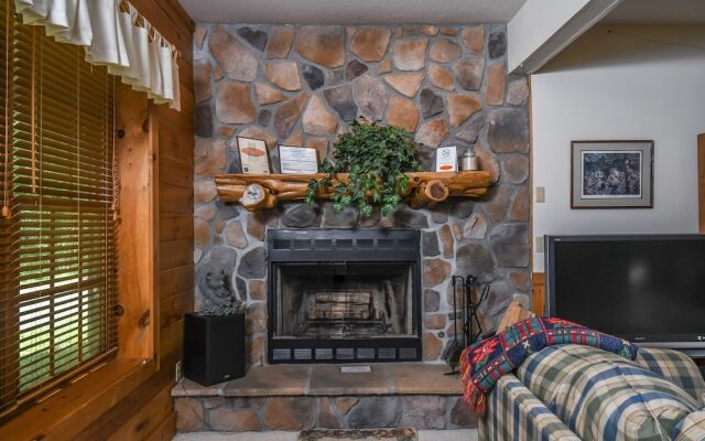 Rock Lodge Cabin 4 Bedroom House