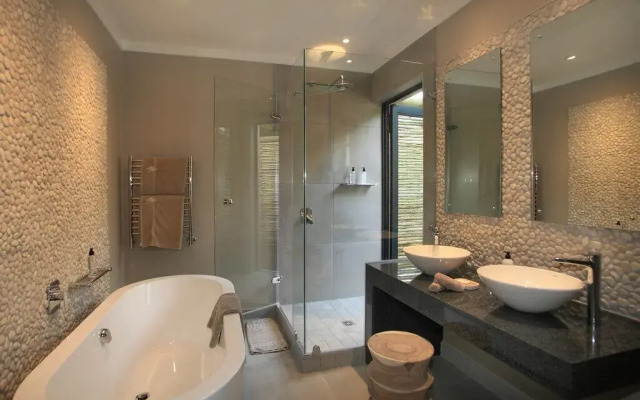 Scallop Guest Lodge