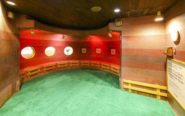 New Japan Capsule Hotel Cabana - Caters to Men