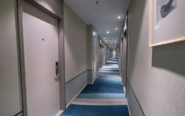 Homeinn Selected Hotel (Jingdezhen People's Square Yuyaochang Store)