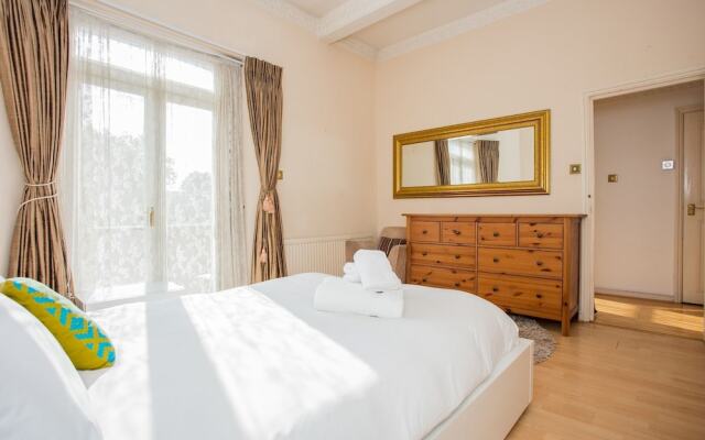 Lovely 2 Bedroom Apartment Near Hyde Park