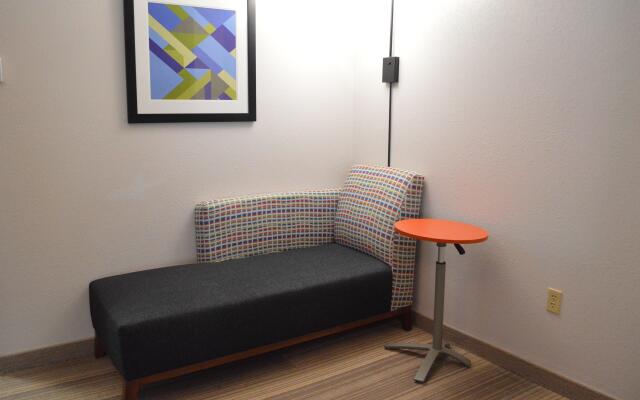 Holiday Inn Express & Suites Batesville by IHG