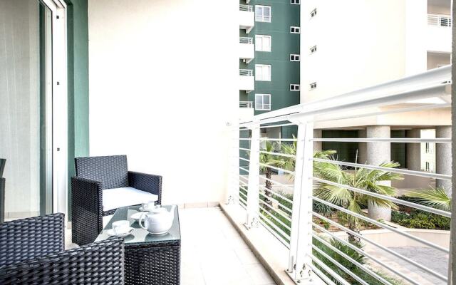 Luxury Apartment With Pool and Terrace, Top Location