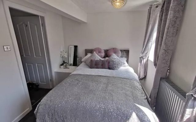 Stunning 2-bed House in Macclesfield Cheshire