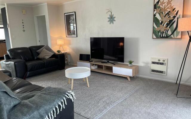 Modern apartment- rural outlook, central Cambridge