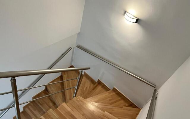 Deluxe furnished apartment (In the city center)