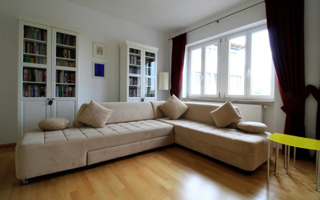 Luxury city apartment - view of river and castle