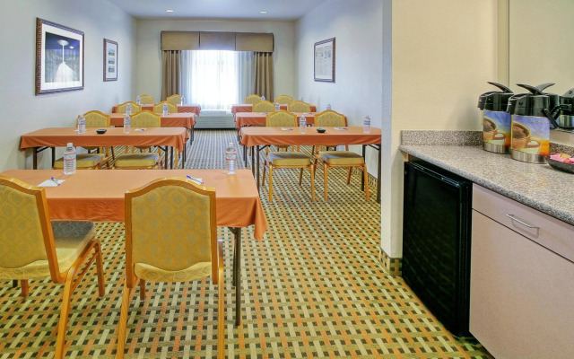 Holiday Inn Express & Suites Roswell