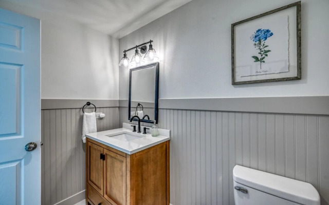 New! Luxury Riverfront Villa W/firepit & Gameroom!