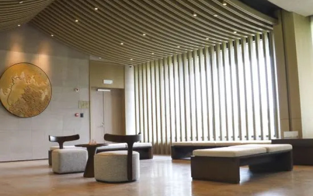 Qingdao Yixing Fang Hua Jian Tang · Lan She