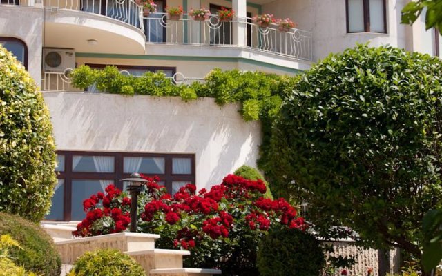 Premiere Apart Complex