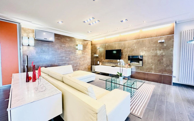 A001 - Villa de lujo en primera línea de mar