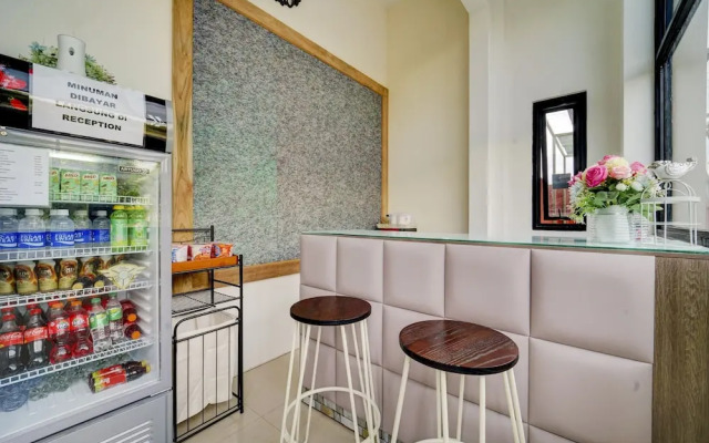 Super OYO 90778 River inn Malioboro