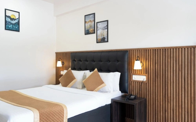 Hotel Mainak
