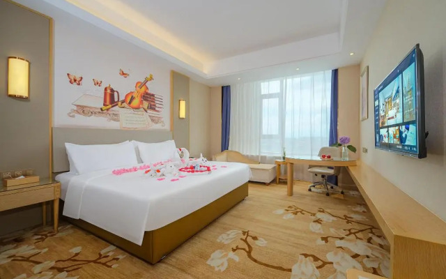 Vienna International Hotel Qishi Center Branch in Dongguan, Guangdong.