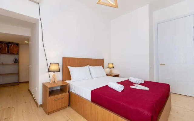 2 Bedroom Apartment Behind Opera House