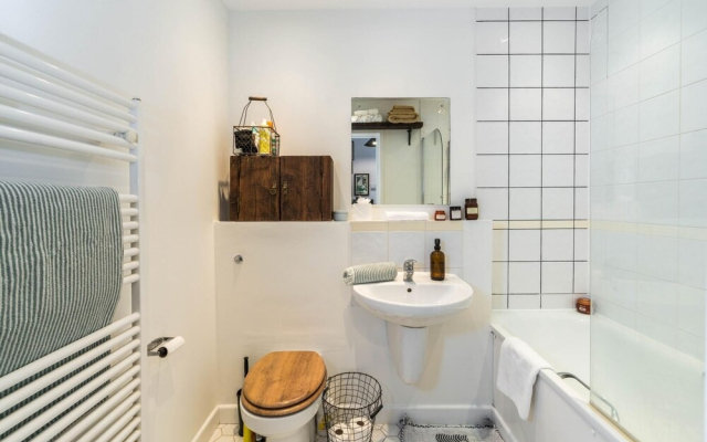 Eclectic 1BD Flat Walthamstow