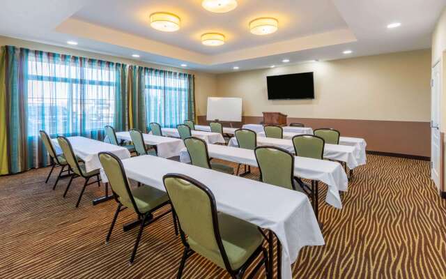 La Quinta Inn & Suites by Wyndham Artesia