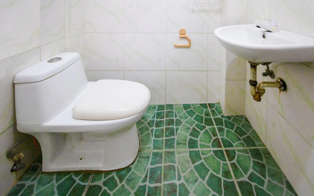 Lisa's Guesthouse by OYO Rooms