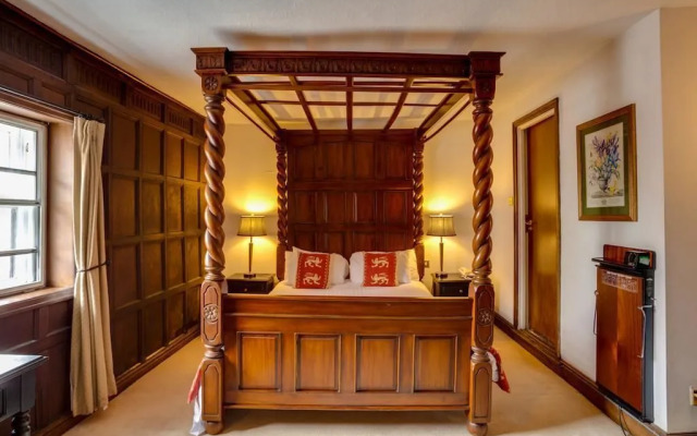 The Saracens Head Hotel