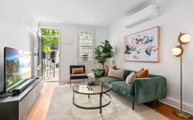 Charming 2-bed Terrace in the Heart of Surry Hills – Guest Rooms – Sydney