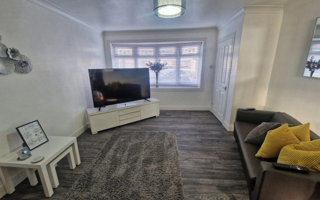 Cozy Shotts House With 2 Bedrooms