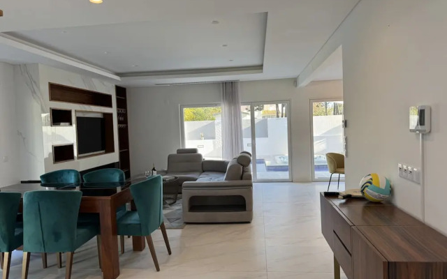 Paraty Villa by Cadenzalux