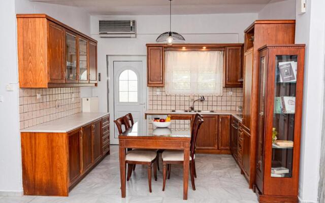 Achilleas Deluxe Apartment