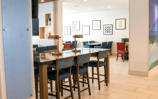 Holiday Inn Express & Suites Brandon by IHG