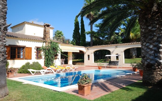 Peaceful Villa in Calonge Spain with Swimming Pool