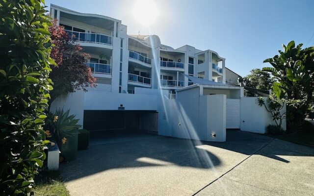Modern Apartment in Chevron Island
