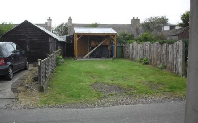 Seaside Holiday Cottage Embo