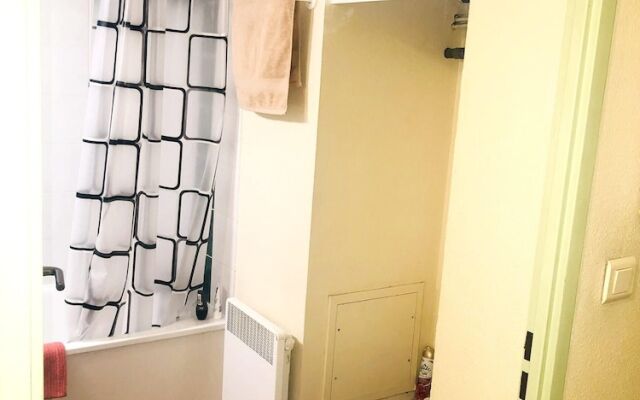 Villa with One Bedroom in Nîmes