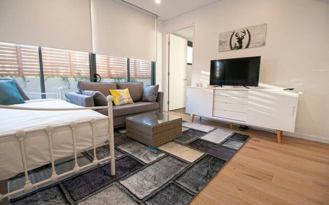F03-darling Harbour 1 BDR APT