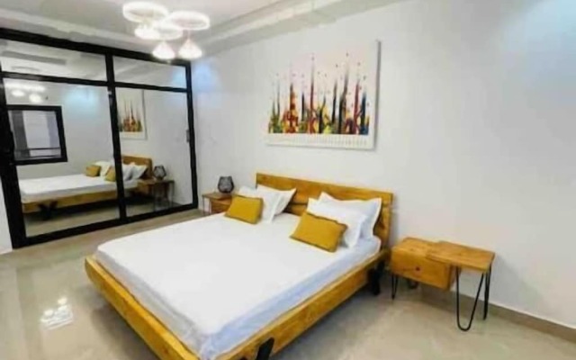 Room in Apartment - Large Bedroom With Small Work Area