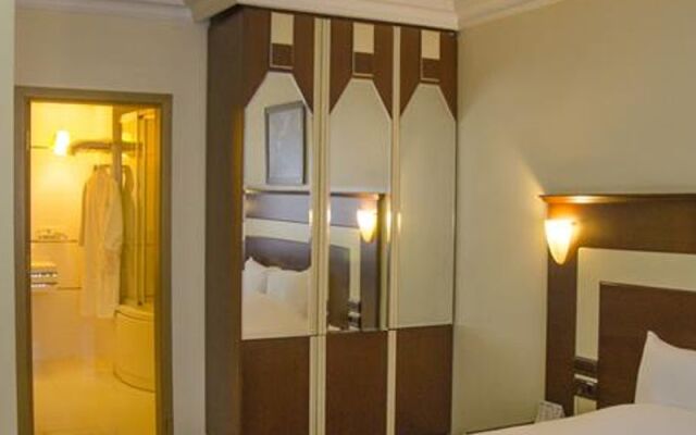 Tilmen Hotel