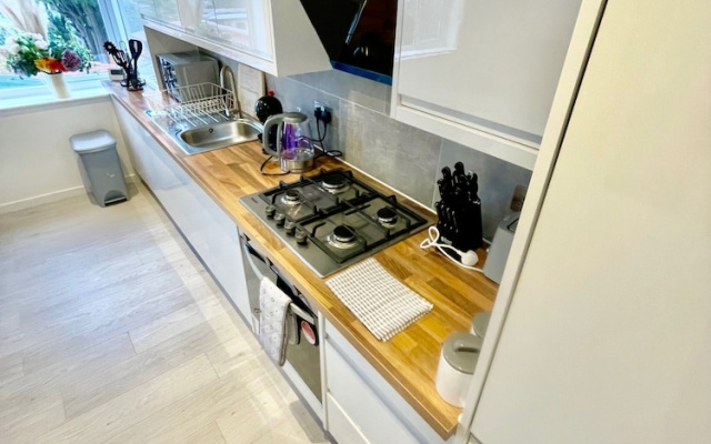 Cambridge Cozy 2 Bedroom Apartment 5 Sleep
