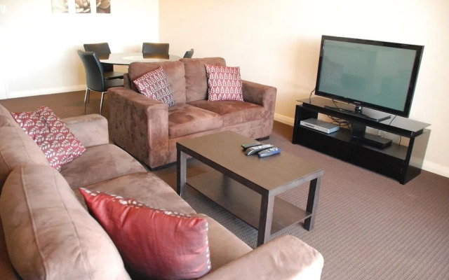 Spinnakers Apartments