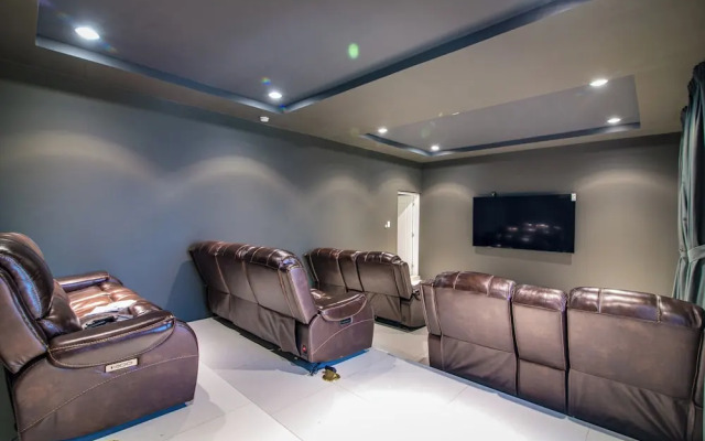 Luxury Oceanfront Villa Fully Staffed