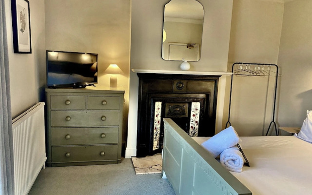 Morleys Bistro | By Huluki Sussex Stays