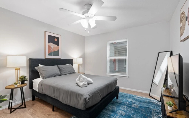 Stylish 1BR Near UT Highland Evonify