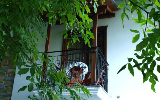 Heliodora Deluxe Triple Room 3