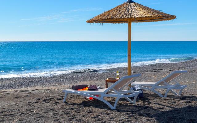Gennadi Serenity House -beachfront Villa