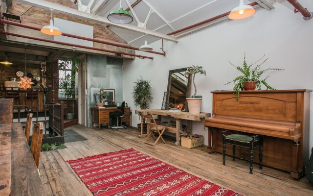 Spacious Loft In Hackney
