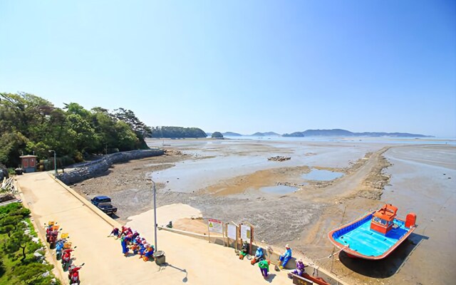 Taean Gat Ford Pension