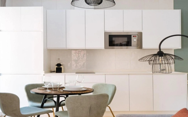 Chiqui and Vicente Bright Apartment