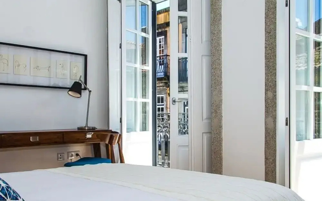 Liiiving in Porto Blue Flower Apartment