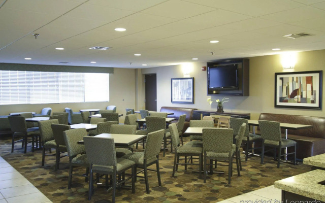 Holiday Inn Express Hotel & Suites Colby