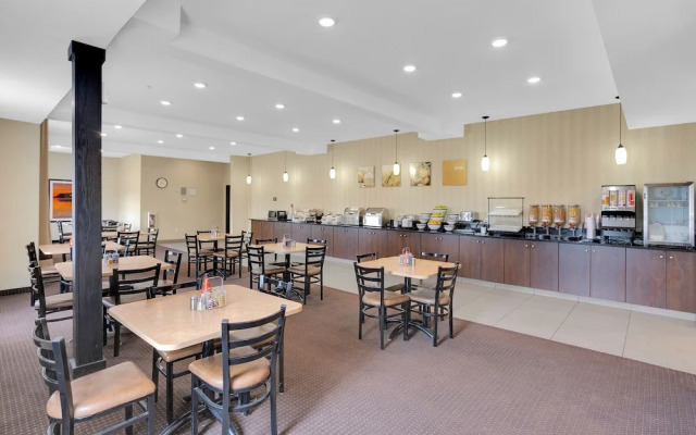 Duvernay Inn & Suites